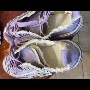 Lilac tennis shoes